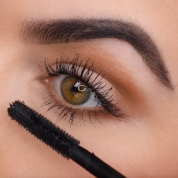 SOLD Tarte Maneater Mascara - Picture 5 of 8